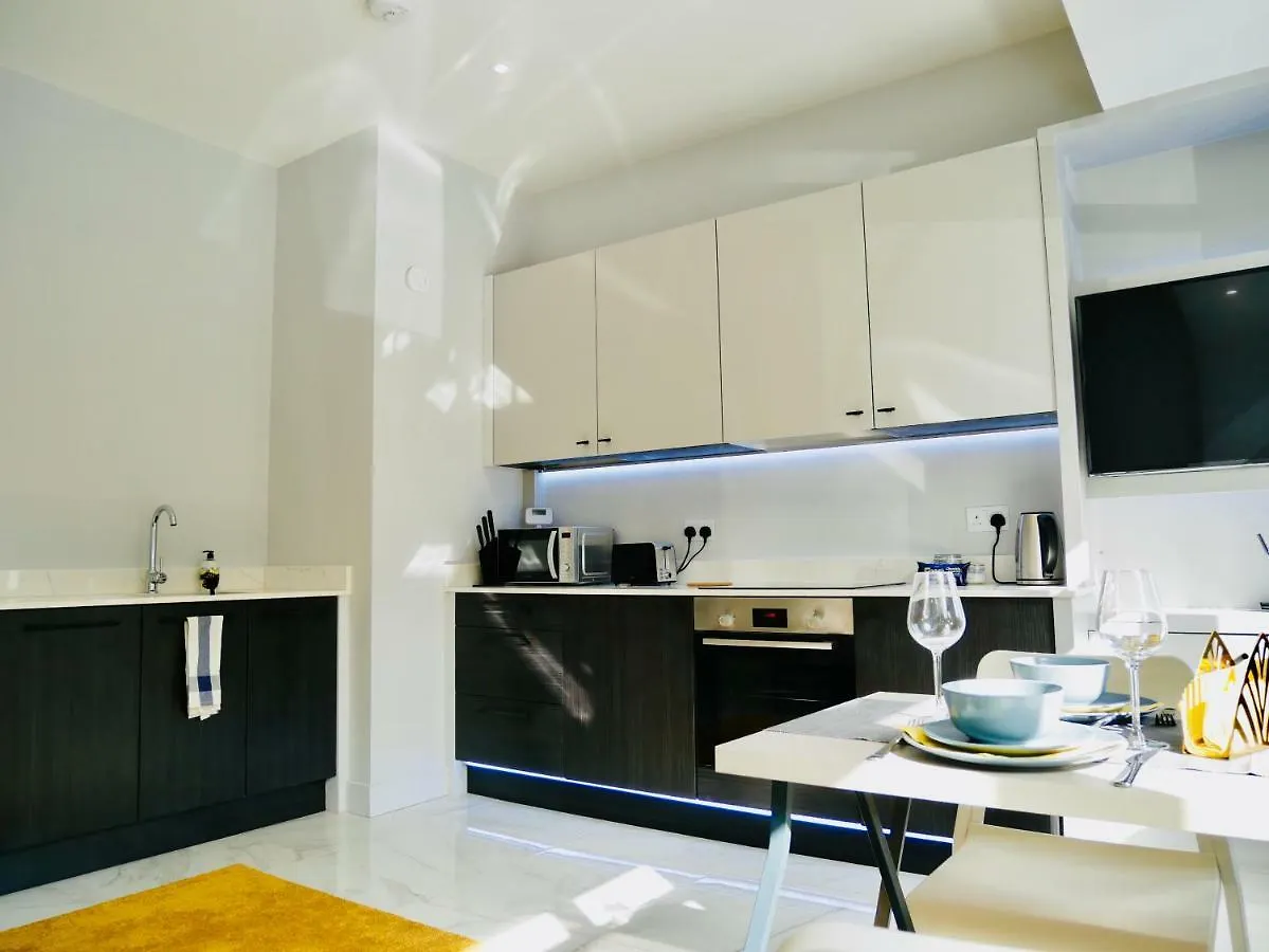 Luxury 3 Bedroom Apartment Near Bournemouth Beach & Poole