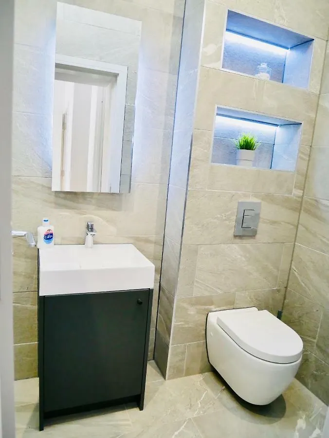 Luxury 3 Bedroom Apartment Near Bournemouth Beach & Poole