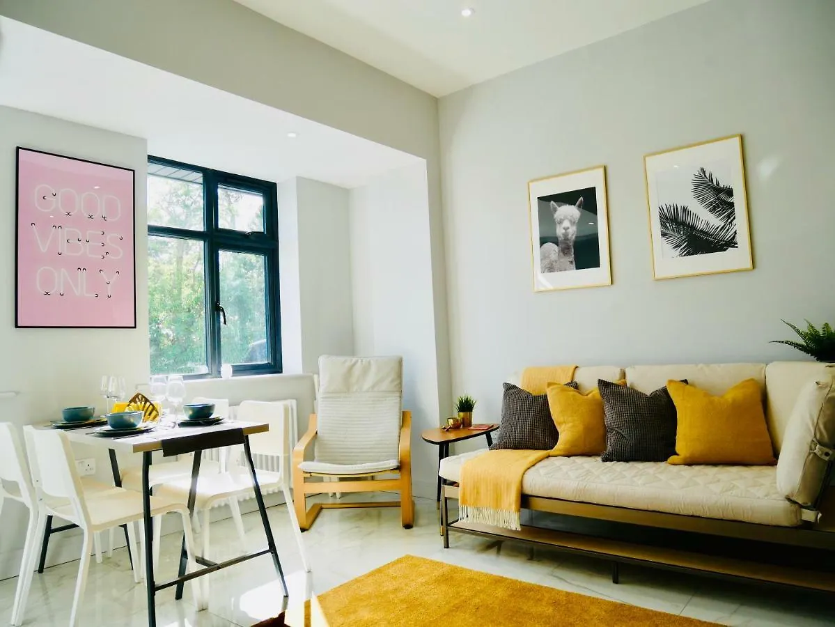 Luxury 3 Bedroom Apartment Near Bournemouth Beach & Poole